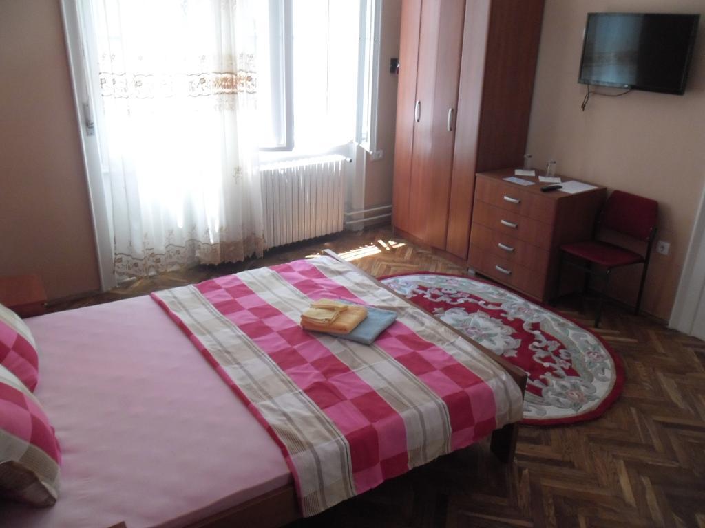 Family Top Rooms Bela Lada Sobe Нови-Сад Номер фото